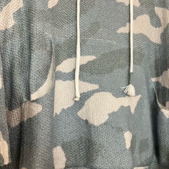 POL Women’s Blue Camo Knit Hoodie Sweater with 3/4 Sleeves. Size Large. - Picture 3 of 6